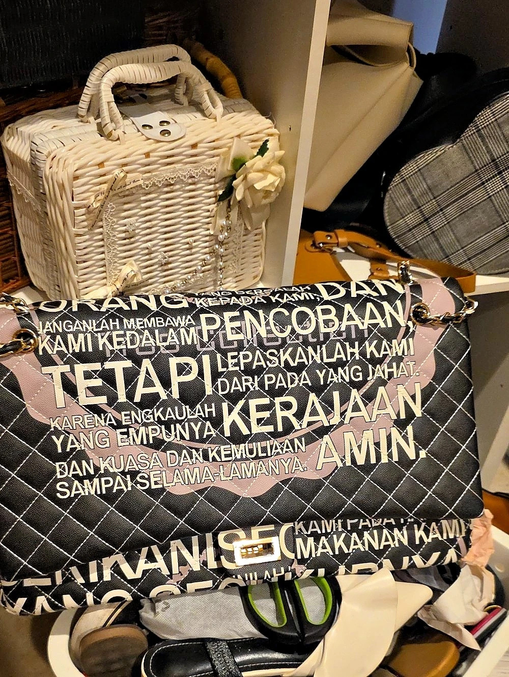 Black & White Chain Shoulder Big Bag ( Brand New,,never Used  )